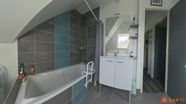 Maison contemporaine au calme d'un paisible hameau breton, à deux pas de la Ria d'ETEL.