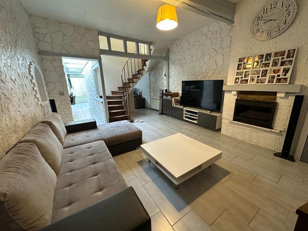 Local commercial avec vitrine sur rue et une maison d'habitation 7 pièces de 228m2