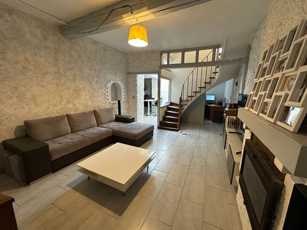Local commercial avec vitrine sur rue et une maison d'habitation 7 pièces de 228m2