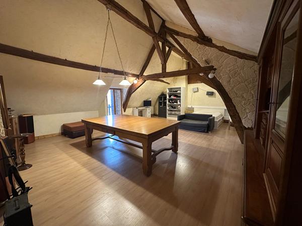 Local commercial avec vitrine sur rue et une maison d'habitation 7 pièces de 228m2