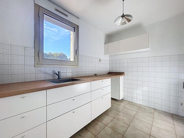 A vendre : appartement T3 de (_m2 Sainte-Anne 13008 Marseille