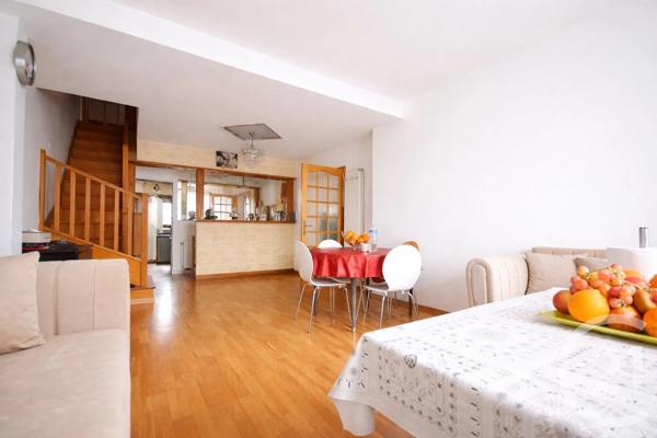 Maison à vendre  5 pièces - 118 m 2   ST DENIS  - 93