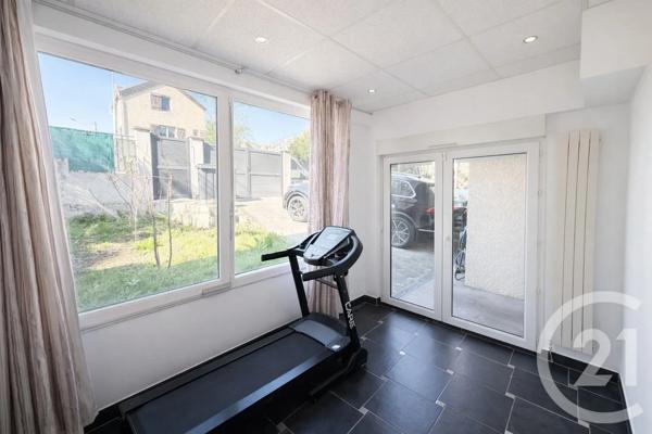 Maison à vendre  5 pièces - 118 m 2   ST DENIS  - 93