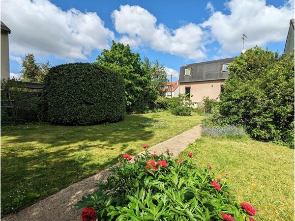 Maison
         6 pièces
        - 97 m² Exclusivité 380 000 € *