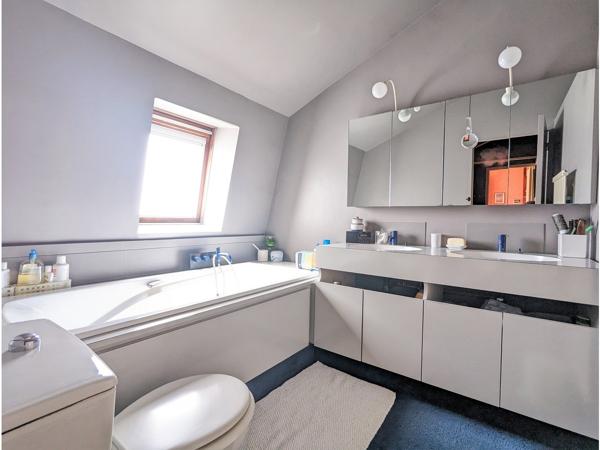 Maison
         6 pièces
        - 97 m² Exclusivité 380 000 € *
