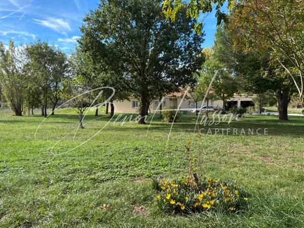 Maison contemporaine T5 avec piscine sur 2966m² de terrain