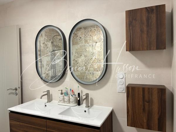 Maison contemporaine T5 avec piscine sur 2966m² de terrain