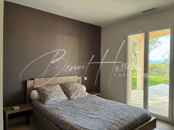 Maison contemporaine T5 avec piscine sur 2966m² de terrain