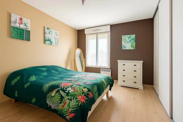 Vente                                                      Appartement
                        
                     3 pièces                      53 m2                     à Chaumes-en-Brie