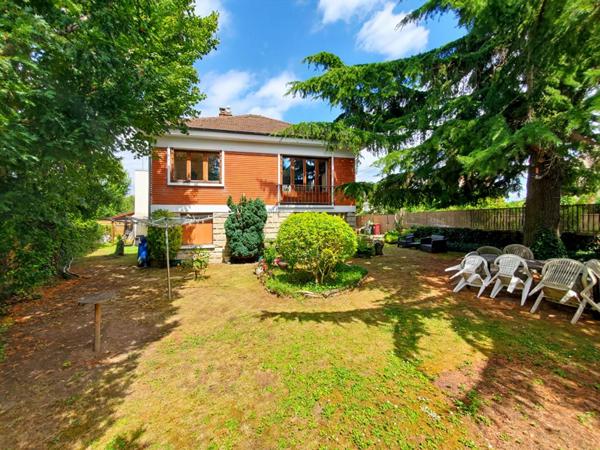 Grande maison familiale avec jardin arboré - Idéale pour une grande famille, une profession libérale ou deux foyers