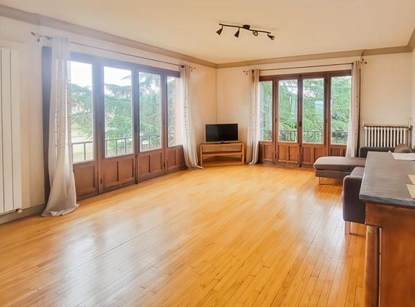 Grande maison familiale avec jardin arboré - Idéale pour une grande famille, une profession libérale ou deux foyers