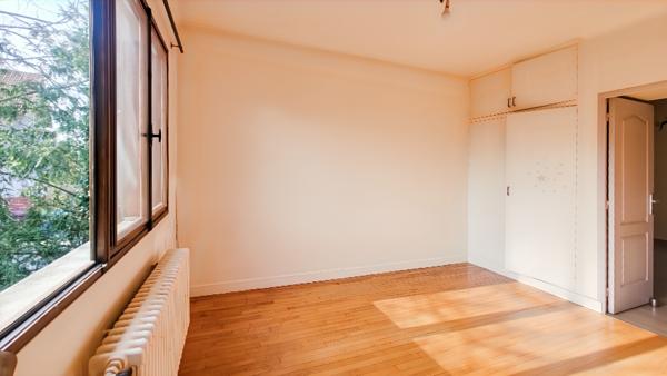 Grande maison familiale avec jardin arboré - Idéale pour une grande famille, une profession libérale ou deux foyers