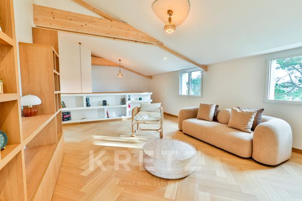 Une villa iconique dans l’esprit 70’s, entre mer et confort