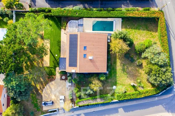 Une villa iconique dans l’esprit 70’s, entre mer et confort