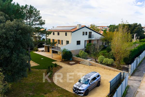 Une villa iconique dans l’esprit 70’s, entre mer et confort