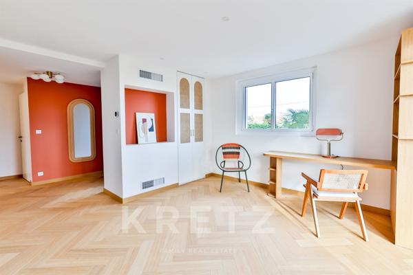 Une villa iconique dans l’esprit 70’s, entre mer et confort