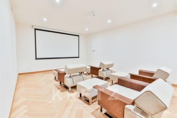 Une villa iconique dans l’esprit 70’s, entre mer et confort