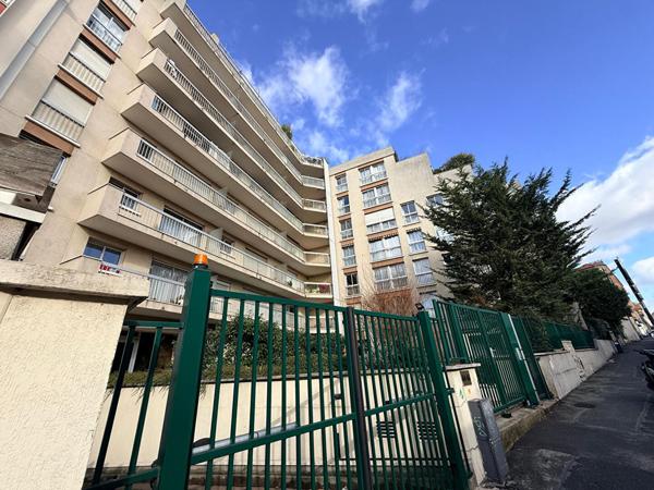 Parking / box Montreuil  12 m2