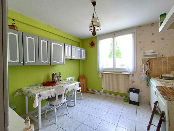 Appartement au rez de chaussé sur St Pierre des Corps proximité immédiate des commerces, Fil Bleu, Gare TGV, écoles, collège et de Tours