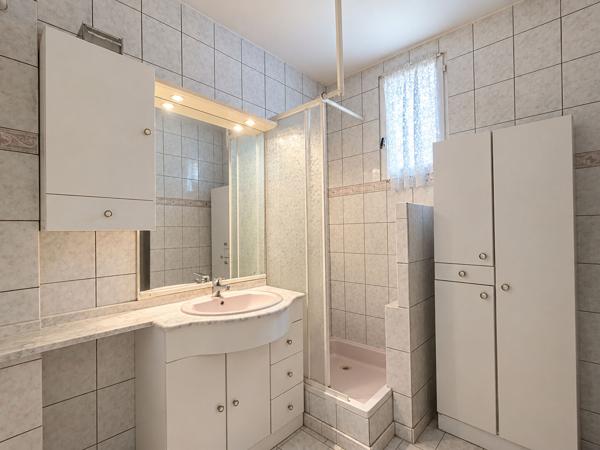 Appartement au rez de chaussé sur St Pierre des Corps proximité immédiate des commerces, Fil Bleu, Gare TGV, écoles, collège et de Tours