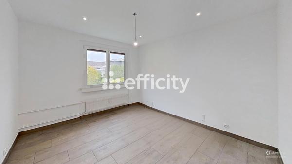 Appartement
         2 pièces
        - 43 m² 210 000 € *