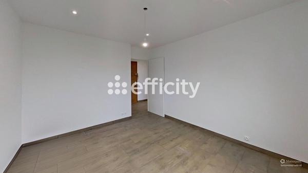Appartement
         2 pièces
        - 43 m² 210 000 € *