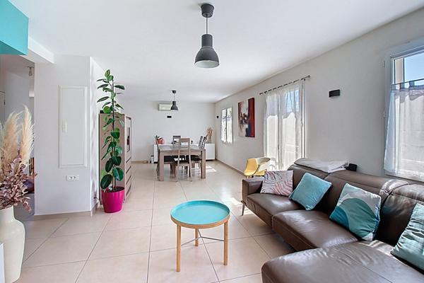 A VENDRE ! Appartement haut de villa en duplex 4 pièces à Draguignan