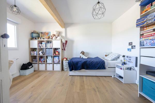 MAISON 127M² 3 CHAMBRES + 1 BUREAU ET GRAND JARDIN AVEC PISCINE