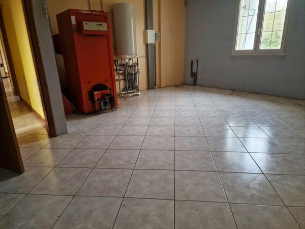 VILLA à vendre 4 pièces proche de VITTEL (88) avec terrasse et GARAGE / TERRAIN de 7800 m2