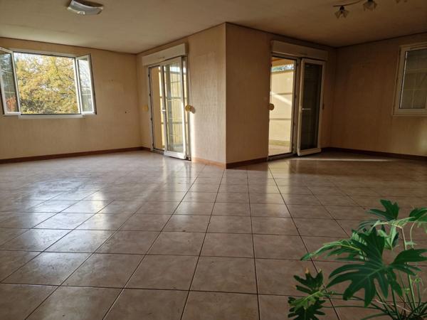 VILLA à vendre 4 pièces proche de VITTEL (88) avec terrasse et GARAGE / TERRAIN de 7800 m2