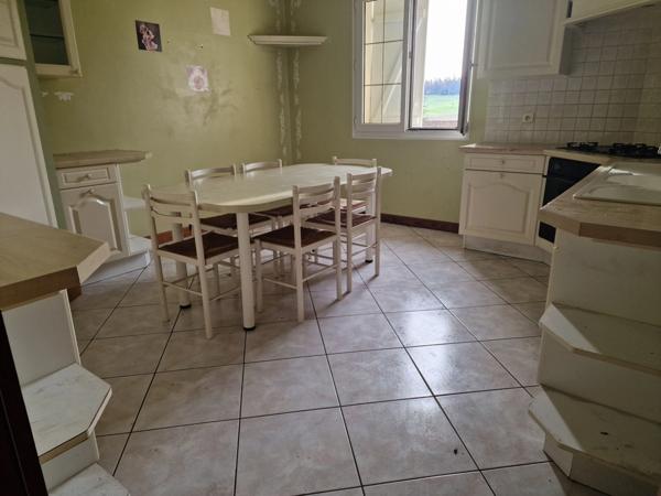 VILLA à vendre 4 pièces proche de VITTEL (88) avec terrasse et GARAGE / TERRAIN de 7800 m2