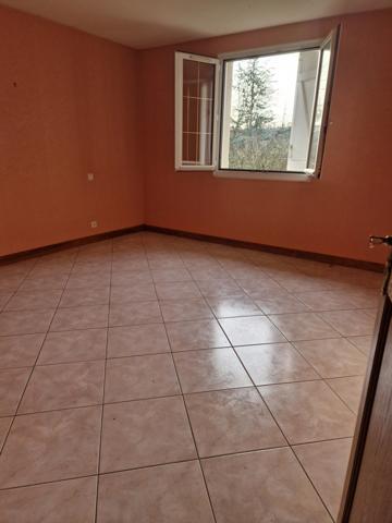 VILLA à vendre 4 pièces proche de VITTEL (88) avec terrasse et GARAGE / TERRAIN de 7800 m2