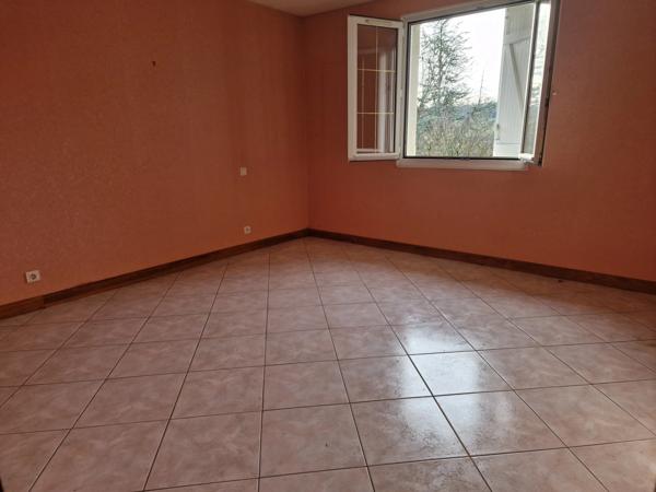 VILLA à vendre 4 pièces proche de VITTEL (88) avec terrasse et GARAGE / TERRAIN de 7800 m2