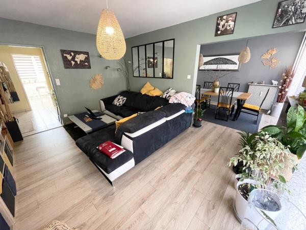 Appartement
                                                                                                                                                                                                                                                                                                                        5 pièce(s)                                                                                                                                                                                                          3 chambre(s)                                                                                                                                                                                                          92  m²