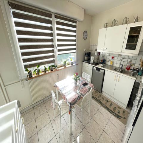 Appartement
                                                                                                                                                                                                                                                                                                                        5 pièce(s)                                                                                                                                                                                                          3 chambre(s)                                                                                                                                                                                                          92  m²