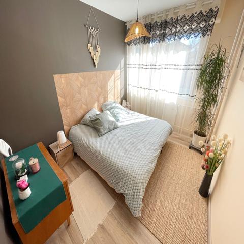 Appartement
                                                                                                                                                                                                                                                                                                                        5 pièce(s)                                                                                                                                                                                                          3 chambre(s)                                                                                                                                                                                                          92  m²