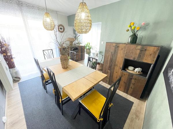 Appartement
                                                                                                                                                                                                                                                                                                                        5 pièce(s)                                                                                                                                                                                                          3 chambre(s)                                                                                                                                                                                                          92  m²
