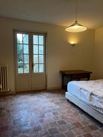 MAISON AVEC CHAPELLE - PISCINE