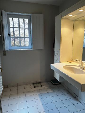 MAISON AVEC CHAPELLE - PISCINE