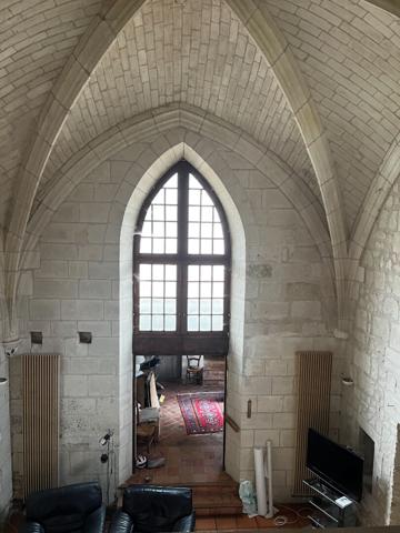 MAISON AVEC CHAPELLE - PISCINE