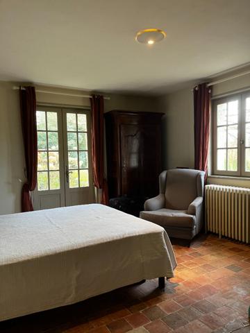 MAISON AVEC CHAPELLE - PISCINE