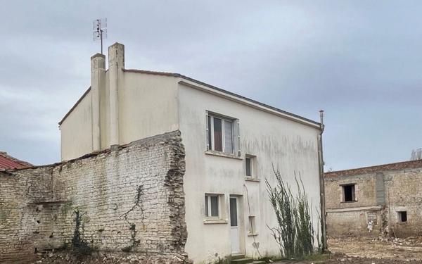 Maison à vendre    5 pièces • 117 m2 Vérines