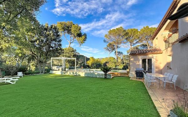 Maison à vendre    5 pièces • 119 m2 Saint-Raphaël