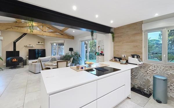 Maison à vendre    5 pièces • 119 m2 Saint-Raphaël