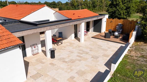 Maison à vendre Challans - 5 pièces, 127m² avec 3 chambre(s) à 378 200€ - AJP Immobilier Challans