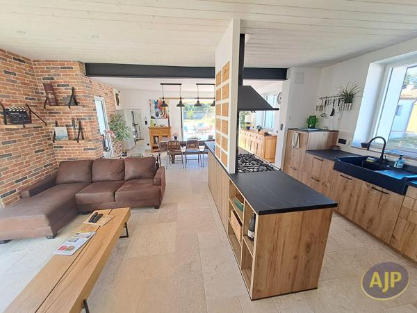 Maison à vendre Challans - 5 pièces, 127m² avec 3 chambre(s) à 378 200€ - AJP Immobilier Challans