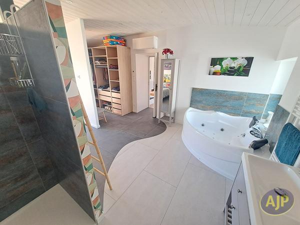 Maison à vendre Challans - 5 pièces, 127m² avec 3 chambre(s) à 378 200€ - AJP Immobilier Challans