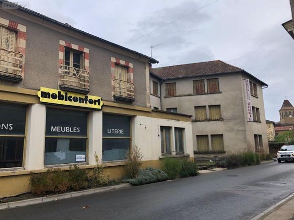 Immeuble à vendre à Lacapelle-Marival dans le Lot (46120), ref : 46030/IMMR/291