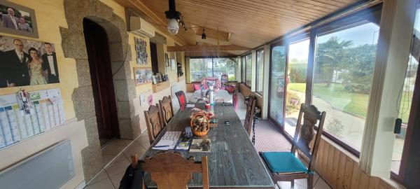 Très belle maison Néo Bretonne avec de beaux volumes proche des commodités.