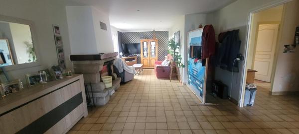 Très belle maison Néo Bretonne avec de beaux volumes proche des commodités.